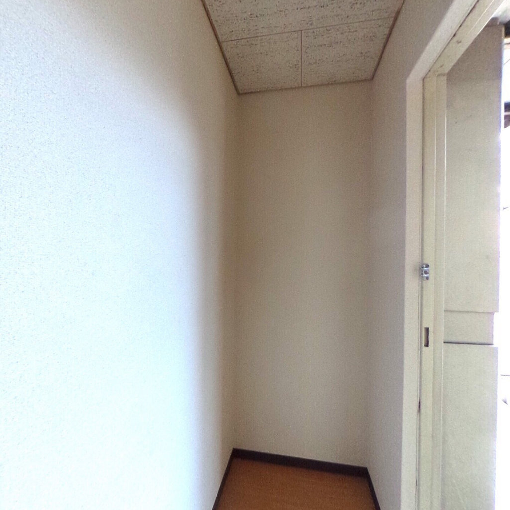 写真:西坂ハイツB棟の玄関ホール