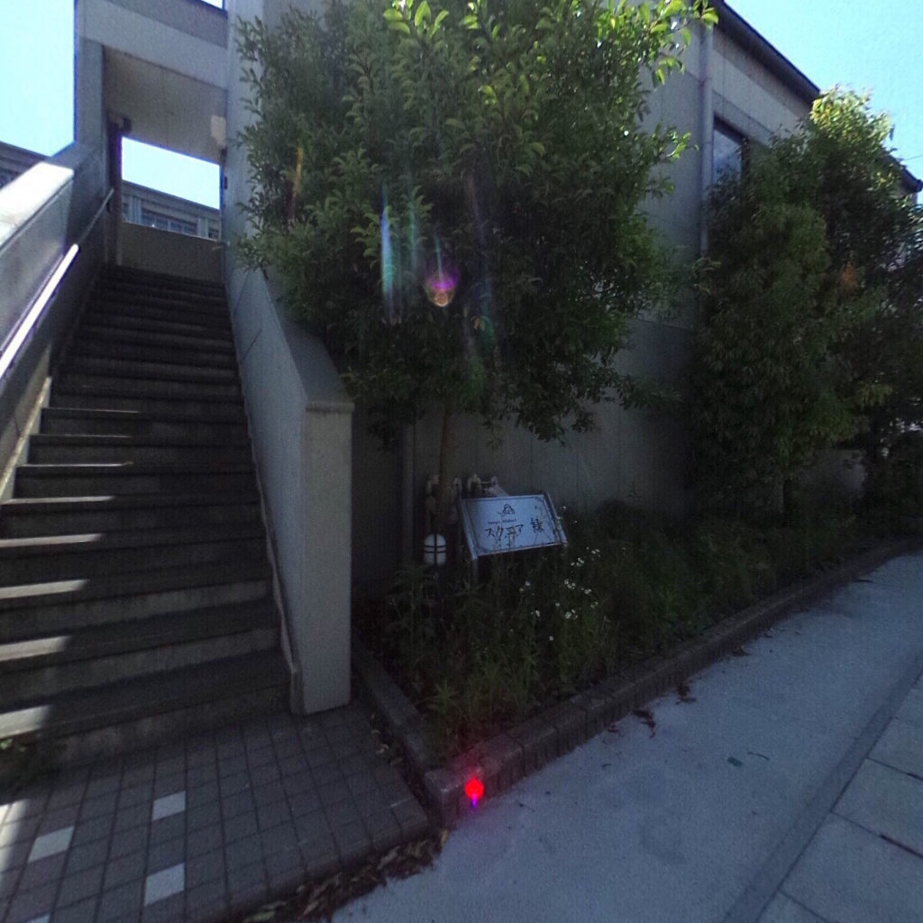 写真:スクエア緑の建物全景