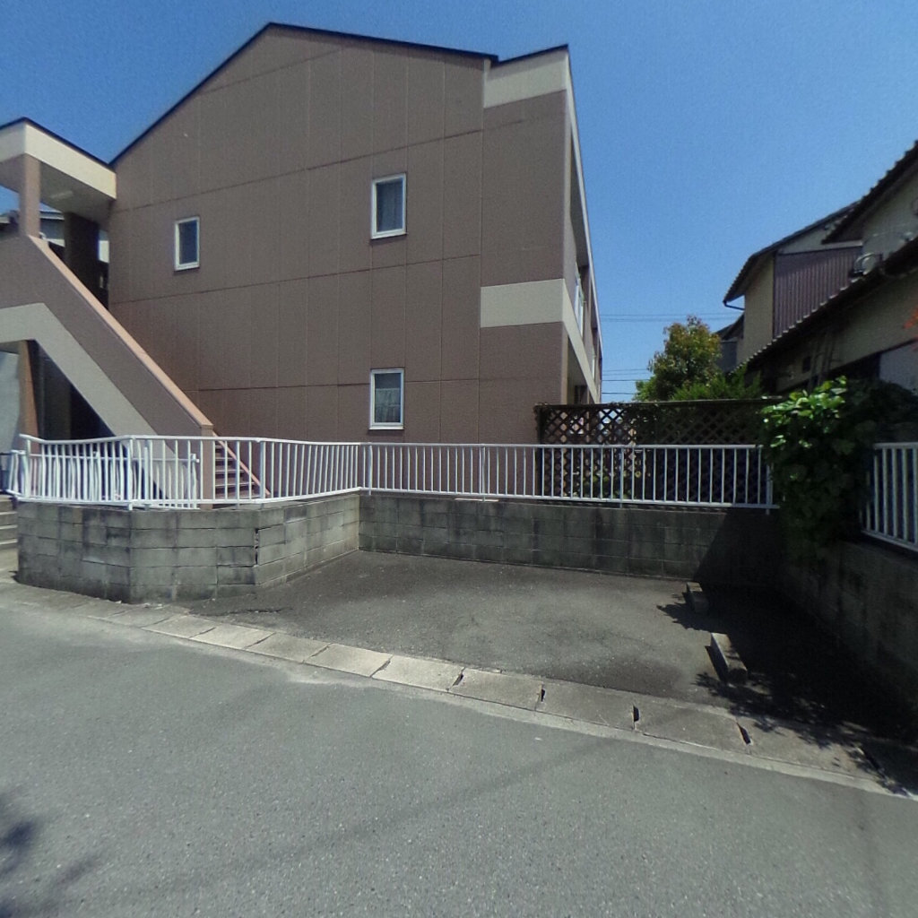 写真:メゾンフラワーの建物全景