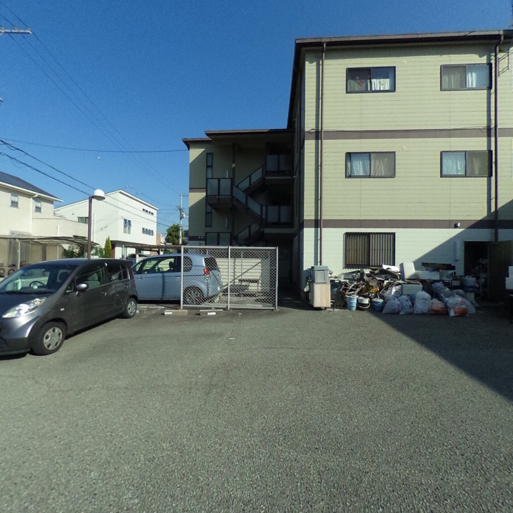 写真:マンション雅の敷地全景