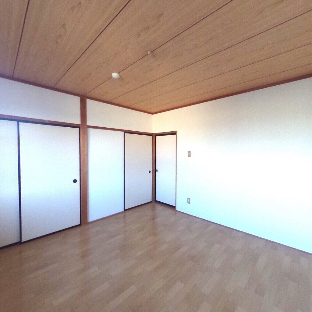 写真:掛川市緑ケ丘2丁目の洋室