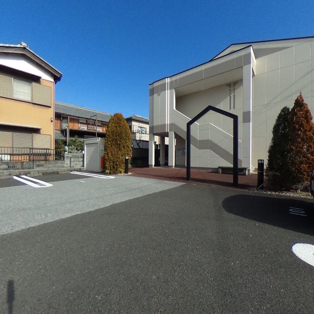 写真:グッドラックの建物全景