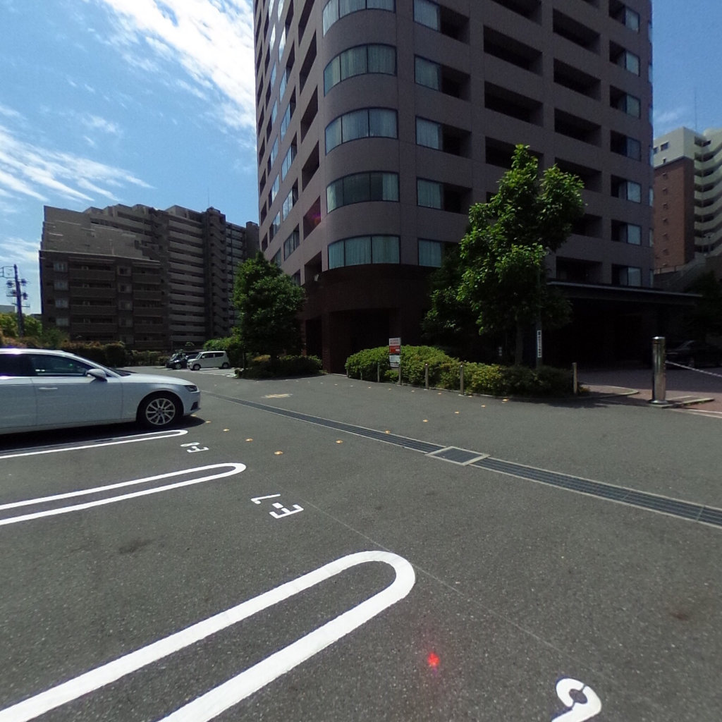 写真:千種タワーヒルズの建物全景