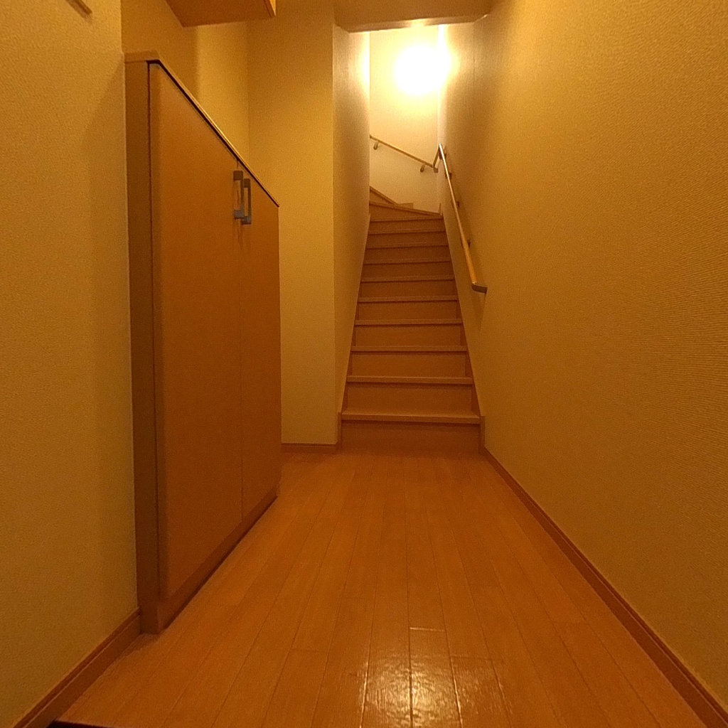 写真：ヴィラージュ新木屋瀬　の玄関ホール