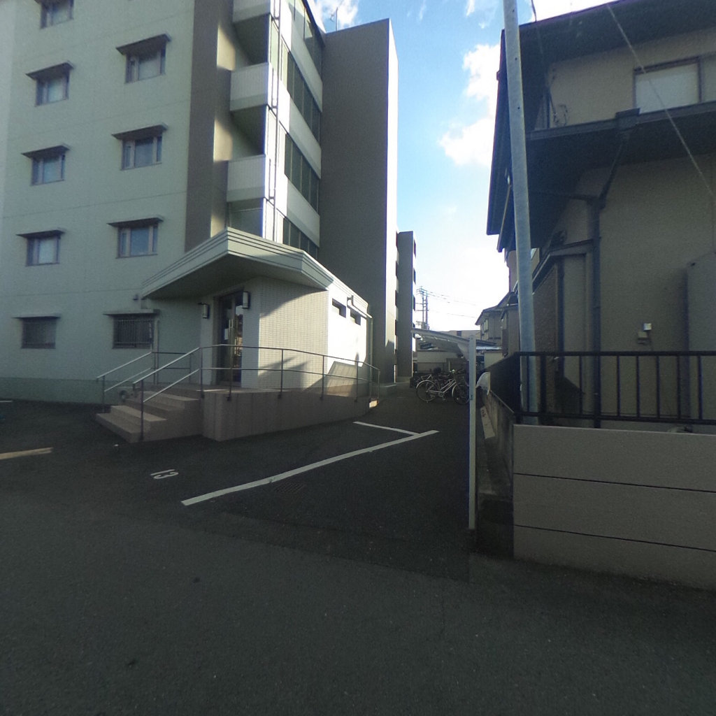 写真:熊本市南区出仲間6丁目の建物全景