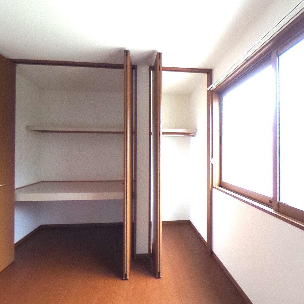 写真:岡山市中区長岡の洋室