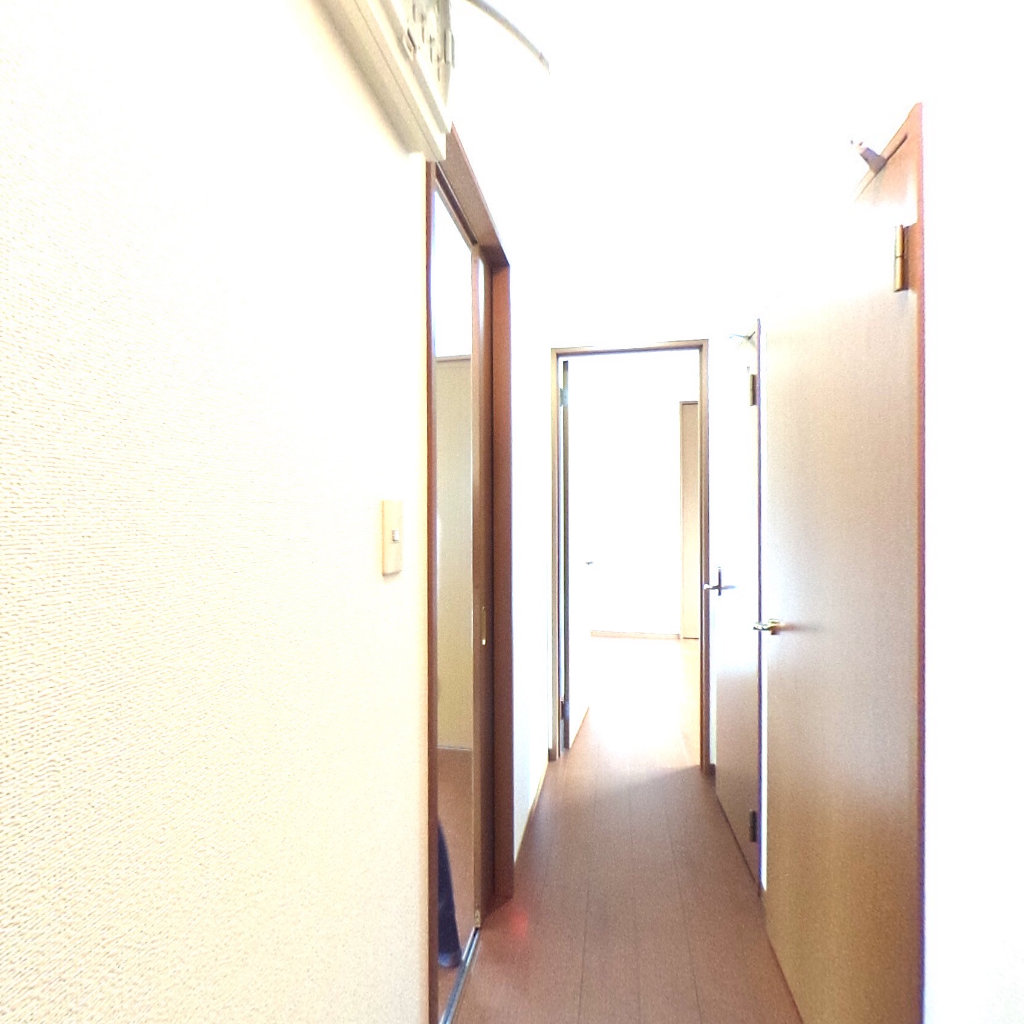 写真:岡山市中区長岡の玄関ホール