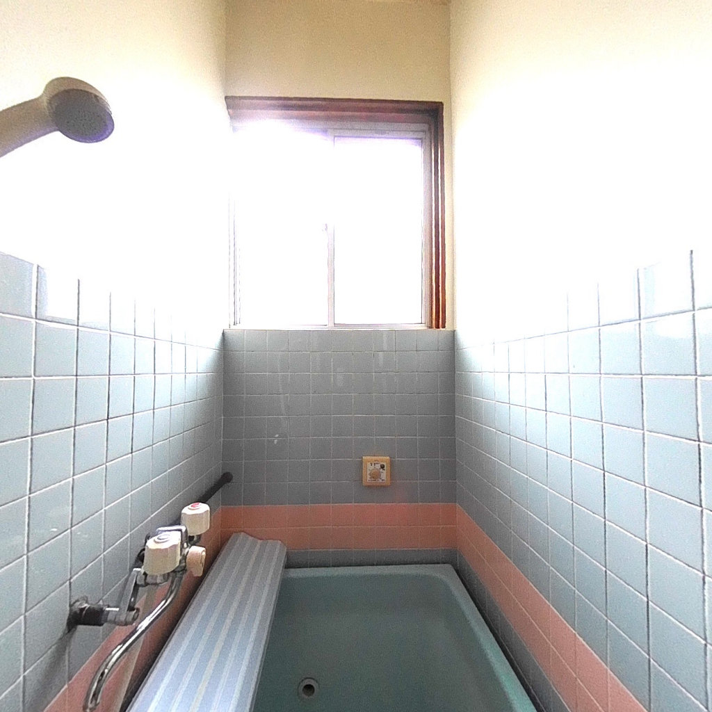写真:愛西市北一色町証文のバス