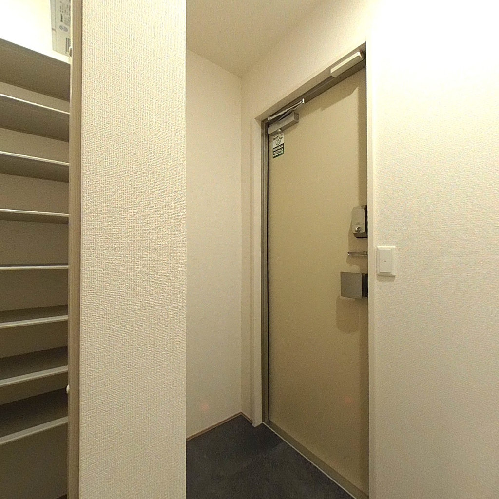 写真:D-residence南茨木の玄関ホール