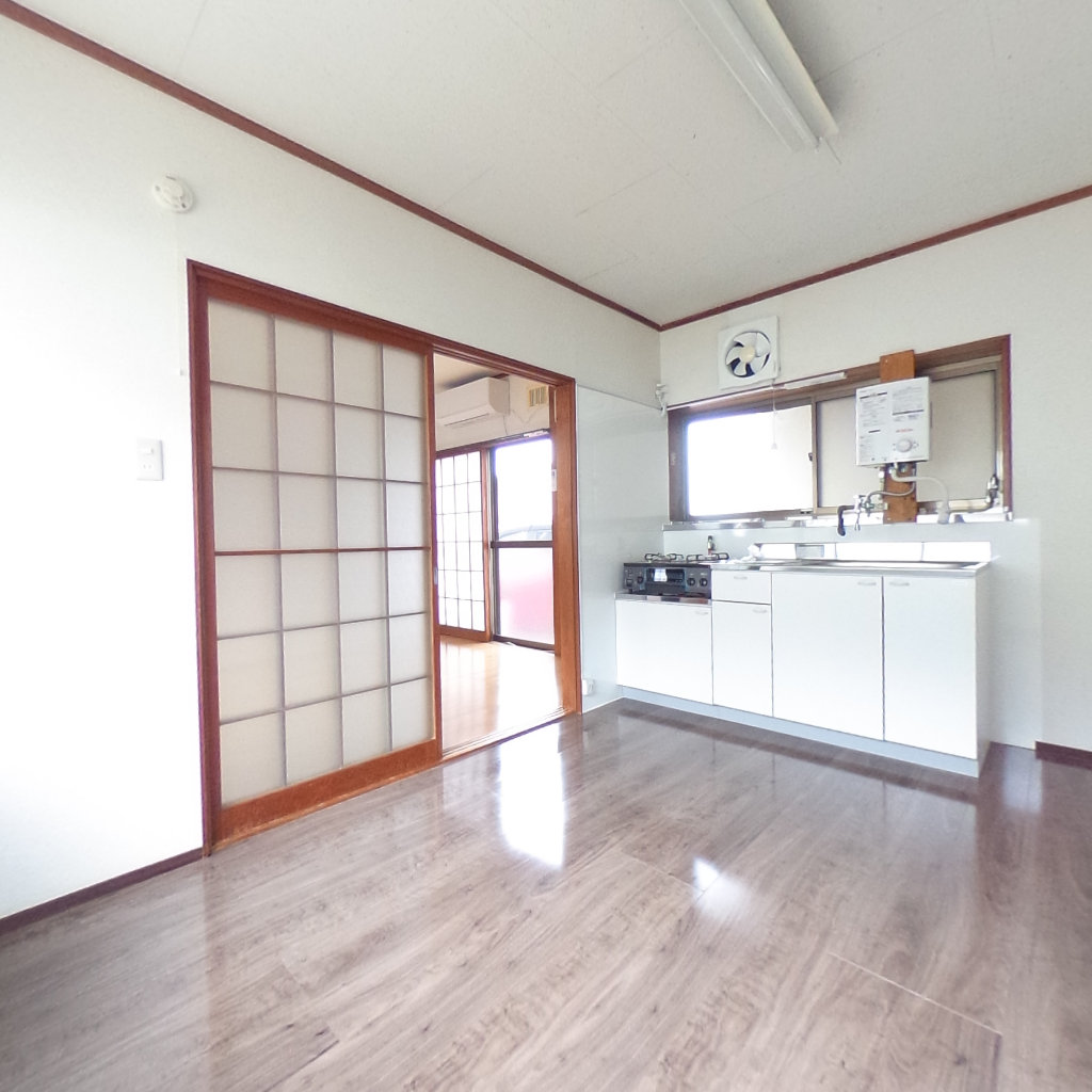 写真:伊豆宮ハイツFのダイニングキッチン