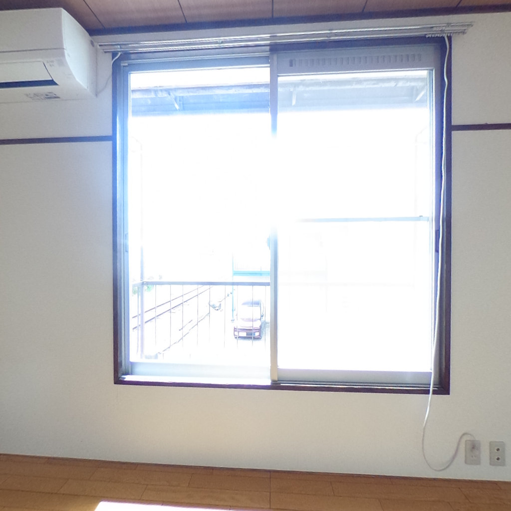 写真:上田市下之郷の洋室