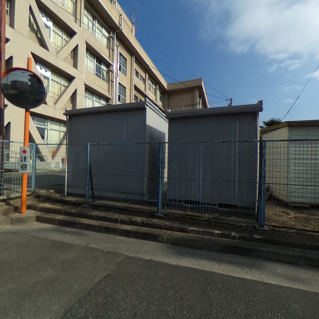 写真:シャラーレ西深津の建物全景