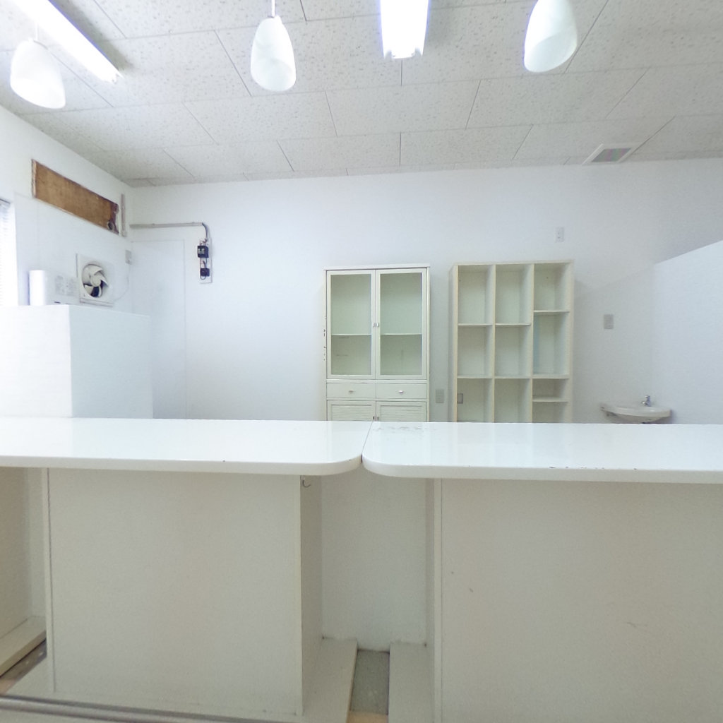 写真:長屋大西テナント学校前の店内