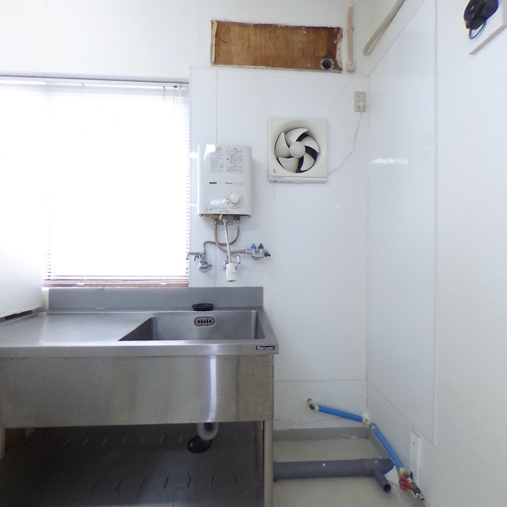写真:長屋大西テナント学校前のキッチン