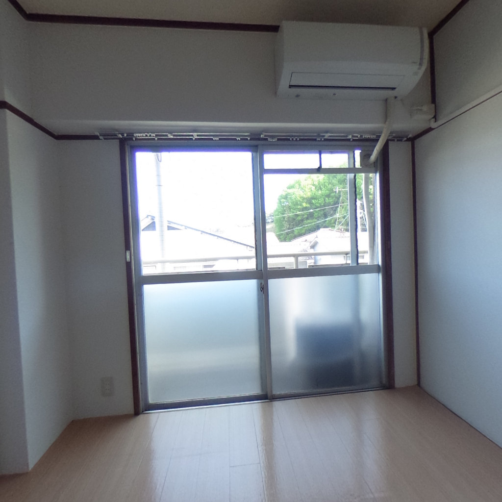 写真:笠岡市緑町の洋室