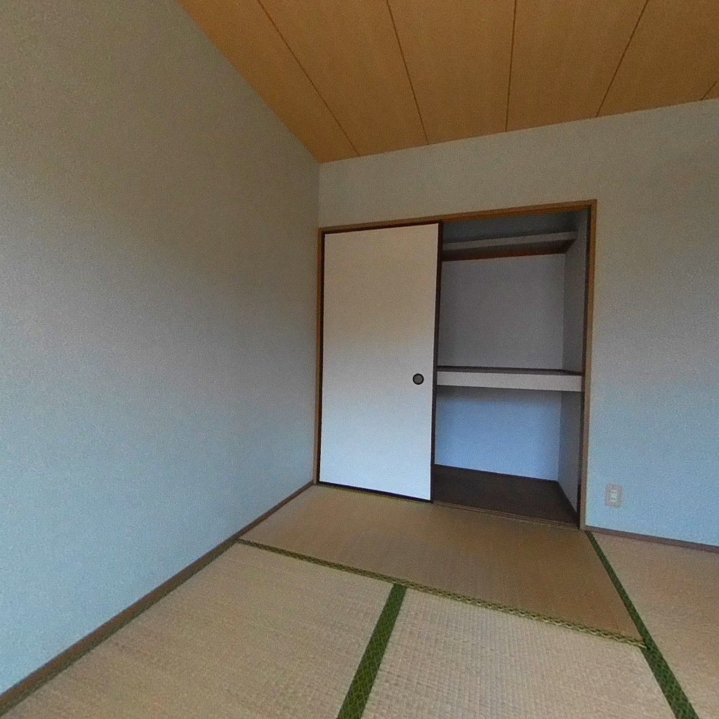 写真:延岡市浜砂2丁目の和室(収納側)