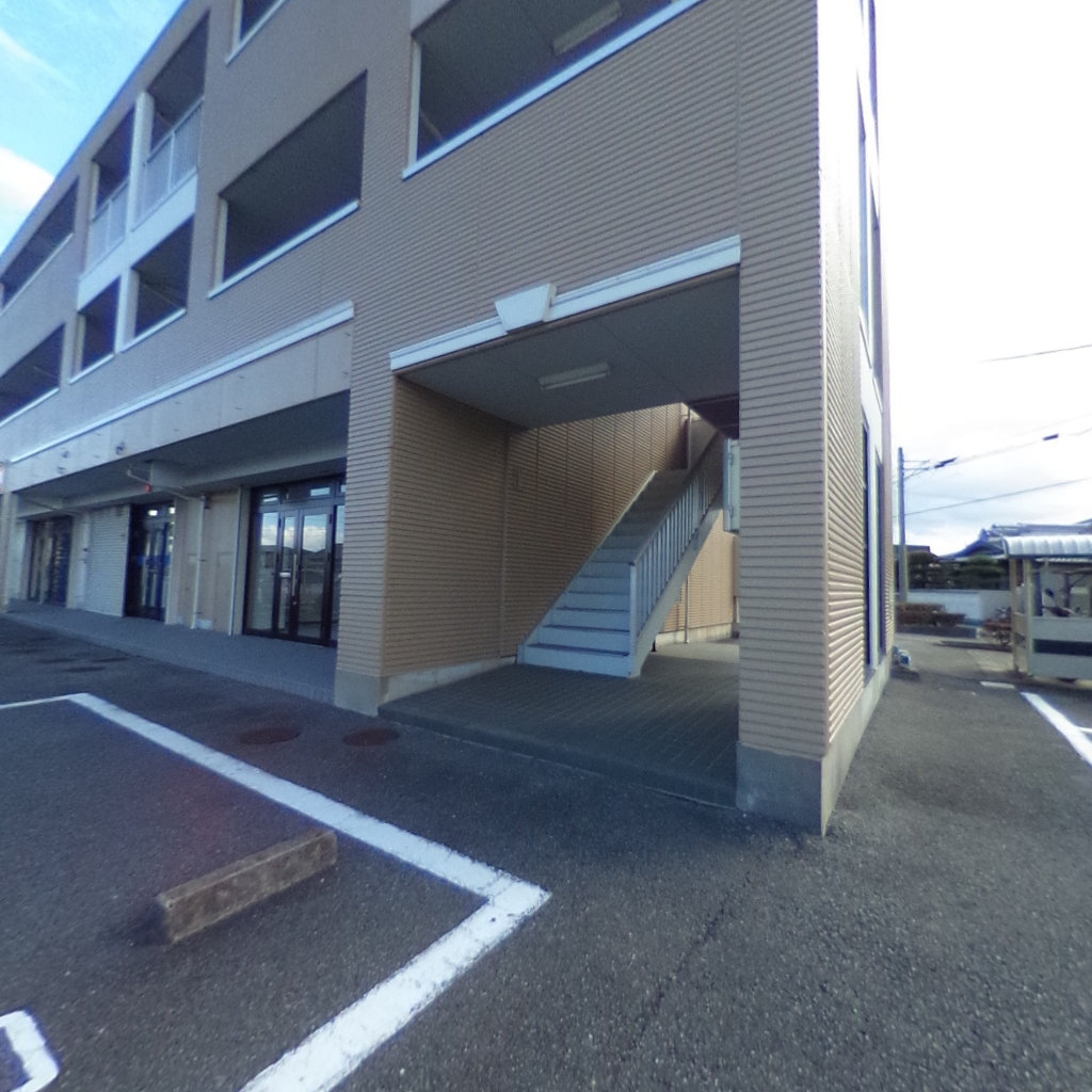 写真：板野郡藍住町徳命字元村の建物全景